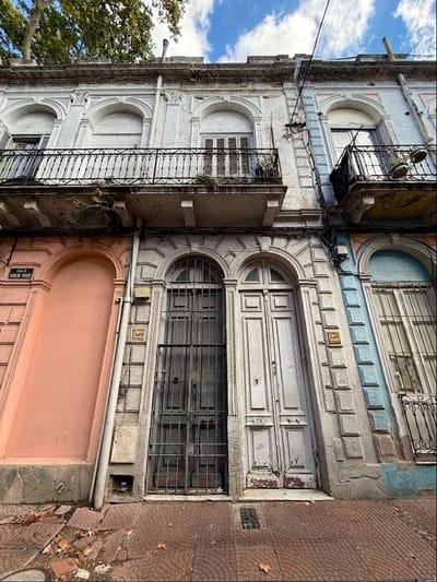 Oportunidad Inversión Propiedad en esquina 5 apartamentos y local Comercial