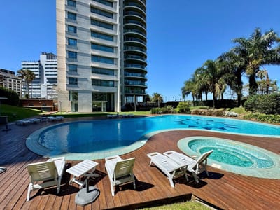 Venta de Apartamento Buceo en Torre Caelus