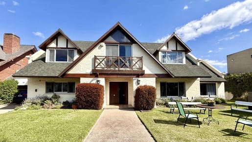 Casa en venta Manantiales de Carrasco 4 dormitorios al lago