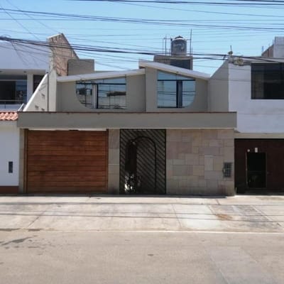 VENDO CASA DE  M  DORMITORIOS EN LOS CEDROS DE VILLA NEGOCIABLE
