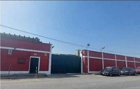 VENDO AMPLIO LOCAL INDUSTRIAL UBICADO EN LA AV MATERIALES LIMA CERCADO