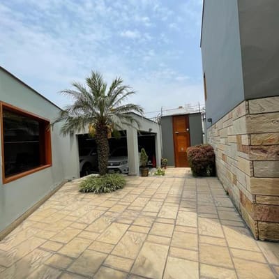 VENDO LINDA CASA EN CHACARILLA (4DORM)