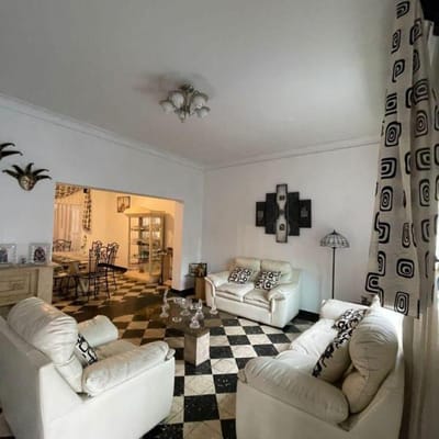 VENTA CASA EN MIRAFLORES DE 3 PISOS,LIMITE CON SAN ISIDRO!.