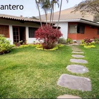 VENTA: APACIBLE CASA DE 1,370 m2 -RINCONADA DEL LAGO -LA MOLINA