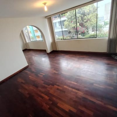 Venta de Amplio Departamento en San Borja