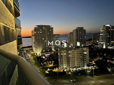 Moderno Apartamento de 2 Dormitorios en Venta, Playa Mansa