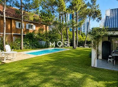 Casa de 3 Dormitorios más Dependencia y Piscina, en Aidy Grill Punta del Este, Ubicada a pasos del Mar
