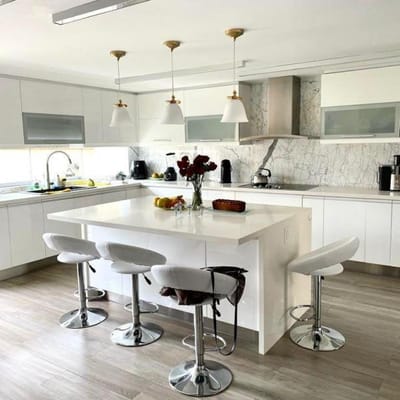 SAN ISIDRO HERMOSA RESIDENCIA CON AMPLIO JARDIN ZONA GOLF