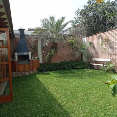La casa que buscas con Jardines cerca  a la Av Casuarinas