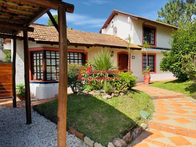 3 dormitorios, parrillero.