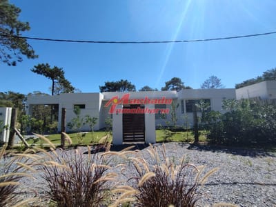 Alquiler y venta de casa de 3 dormitorios en La Barra