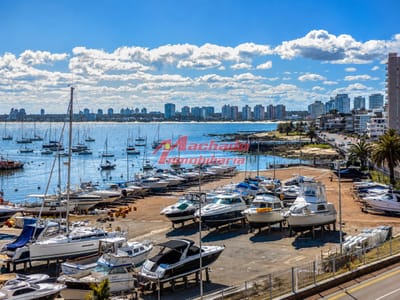 Venta de apartamento frente al puerto