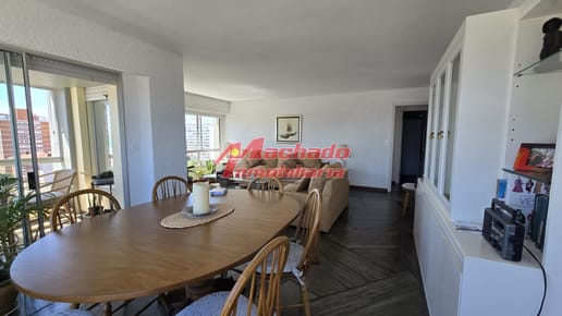 Apartamento en venta de 3 dormitorios, vista playa mansa y brava