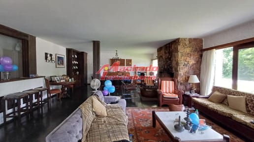 Vende Casa en Zona comercial en Lugano - Punta del Este
