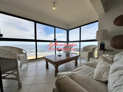 Apartamento en venta frente al mar