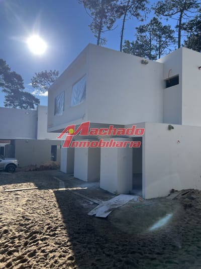 Casa a estrenar en Pinares, proyecto en obra, precio lanzamiento. Punta del Este