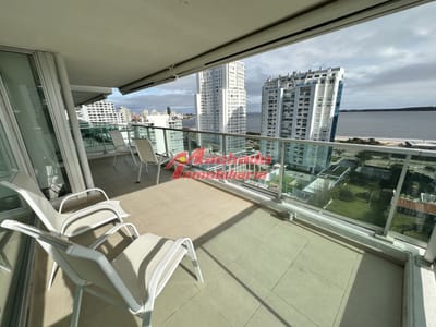 Departamento EN VENTAde 3 dormitorios en venta a pasos del mar.