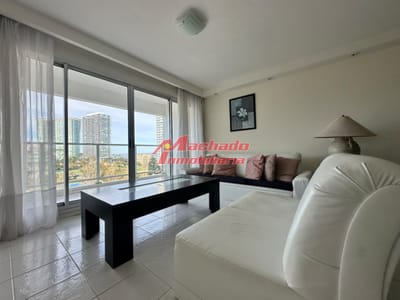 Apartamento en venta de 3 dormitorios y dependencia en Punta del Este