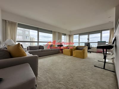 Apartamento de dos dormitorios en venta en Punta del Este