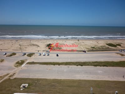 Alquile apartamento de dos dormitorios en Punta del Ester, playa brava