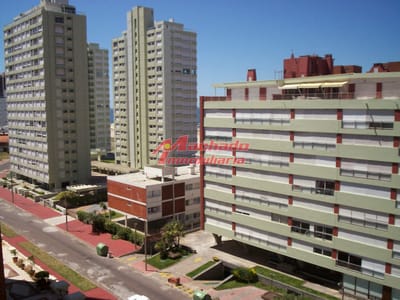 alquiler de apartamento a una cuadra de Playa brava y dos de mansa