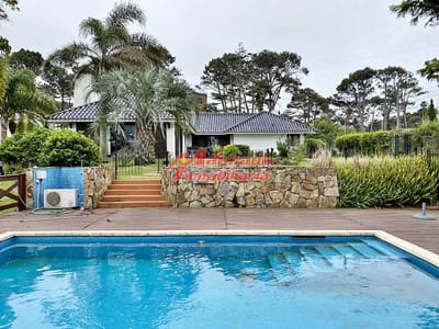 Hermosa casa en venta en Playa Mansa