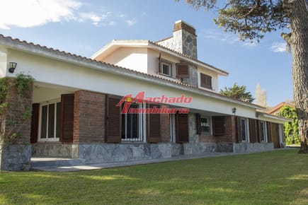 Mansa a 100 mts rambla!! Totalmente reciclada