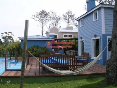 Casa en venta y alquiler de 3 dormitorios y dep. de servicio en La Barra.