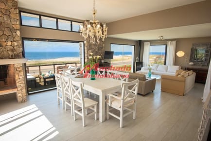 Casa en alquiler anual con vista al mar
