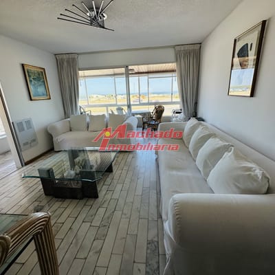 Apartamento en venta, primera linea de la playa brava