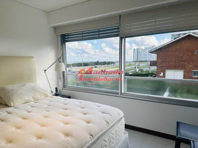 Alquiler y venta de apartamento 3 dorm. mas dep. playa brava