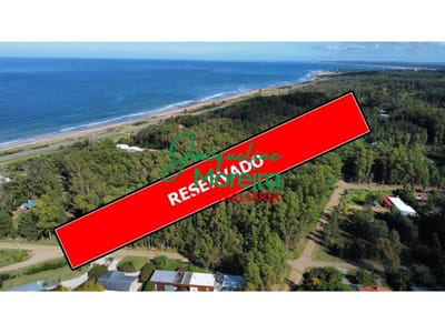 Esquina de 1625 m2 con grandes frentes a solo 2 cuadras playa