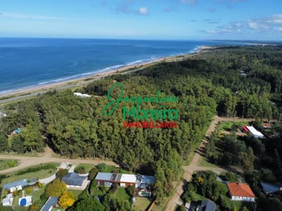 Esquina de 1625 m2 con grandes frentes a solo 2 cuadras playa