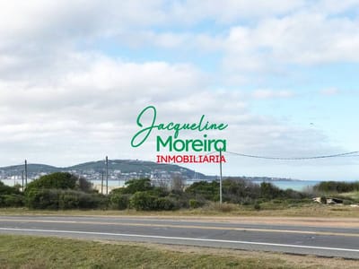Frente al mar en Playa Grande de Piriápolis, frente a Vértigo