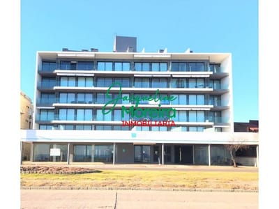 SUNSET 4to. Apto en venta,2 dorm y 2 baños, frente al mar en edificio de gran categoría