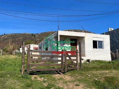 NUEVA ERA, casa moderna en venta zona alta atrás del centro de Piriápolis