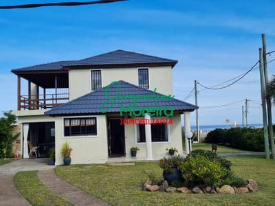 LOS PILARES es un gran chalet en venta a metros rambla de Piriápolis, zona estación Ancap