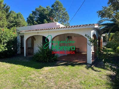 ARCOS AL MAR chalet de solida edificación en venta a 1 cuadra y media playa Los Angeles Piriapolis