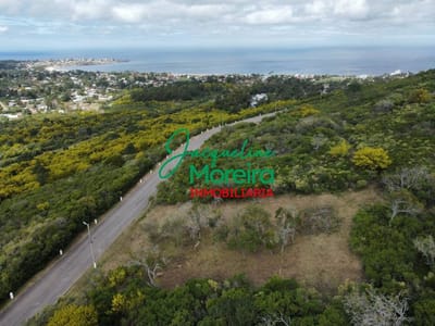 VENTA PIRIAPOLIS Cerro San Antonio con hermosa vista al mar hacia el este