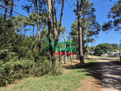 Terreno en Venta, barrio Country detrás del centro de la ciudad de Piriapolis