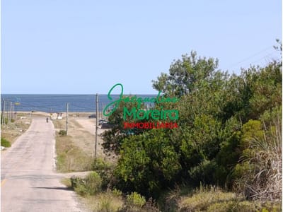 TERRENO A 2 CUADRAS DEL MAR EN PUNTA NEGRA. PIRIAPOLIS.