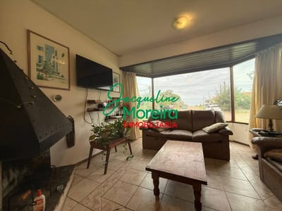 ALBORADA, CASA DE DOS PLANTAS CON VISTA AL MAR A LA VENTA. PLAYA GRANDE. Piriapolis