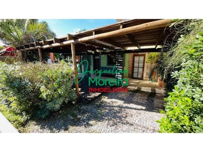 ALGARROBO, CASA EN VENTA A 4 CUADRAS DEL MAR. SAN FRANCISCO. PIRIAPOLIS.