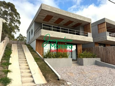 "VITAMINA 4" CASA EN VENTA a estrenar PUNTA COLORADA