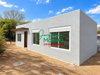 *C101865* \"LA ESQUINA\" Casa en venta a ESTRENAR Piriapolis centro.