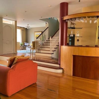 Hermosa Casa en Urb. El Golf - Frente a parque