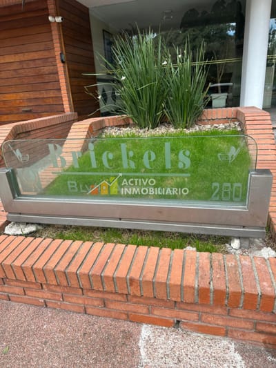 Venta apartamento de 2 dormitorios 2 baños Garaje-Punta carretas
