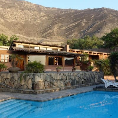 Ocasin venta de casa con amplio jardin y piscina