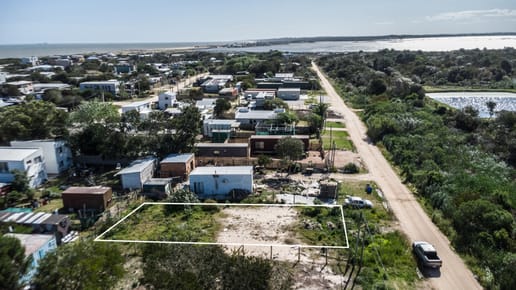 Venta Lote con vista despejada a campo y laguna La Juanita Jose Ignacio (LJ1094)