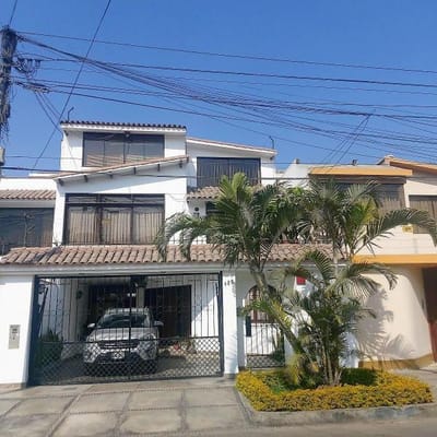 VENDO LINDA Y AMPLIA CASA